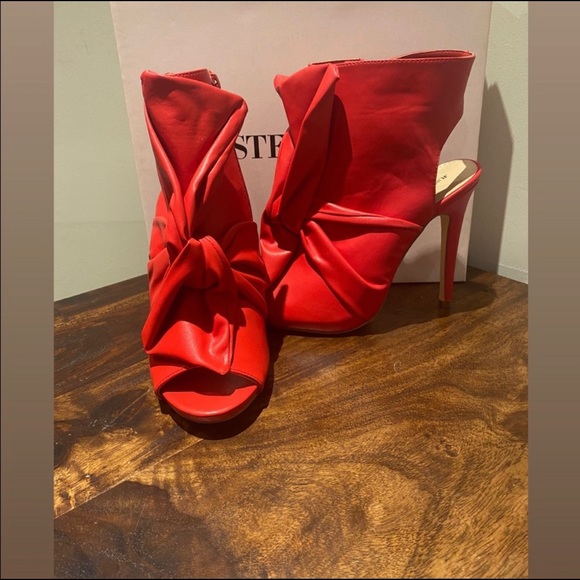 Red leather pump booties - Picture 3 of 5